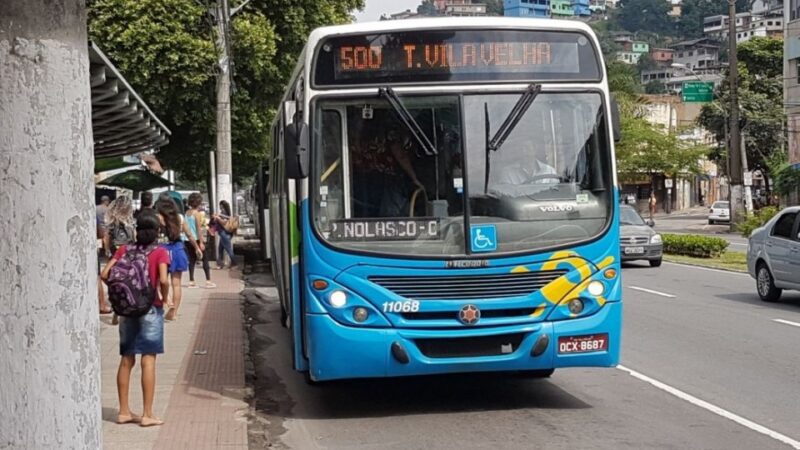 Fórum de Mobilidade repudia passageiros em pé em ônibus nos terminais