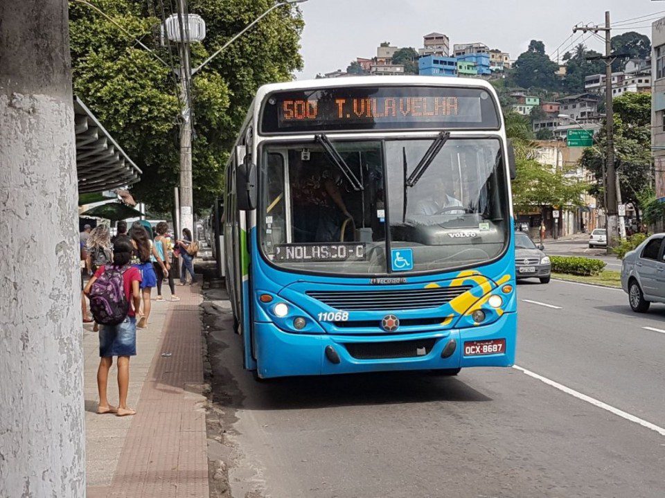 Fórum de Mobilidade repudia passageiros em pé em ônibus nos terminais