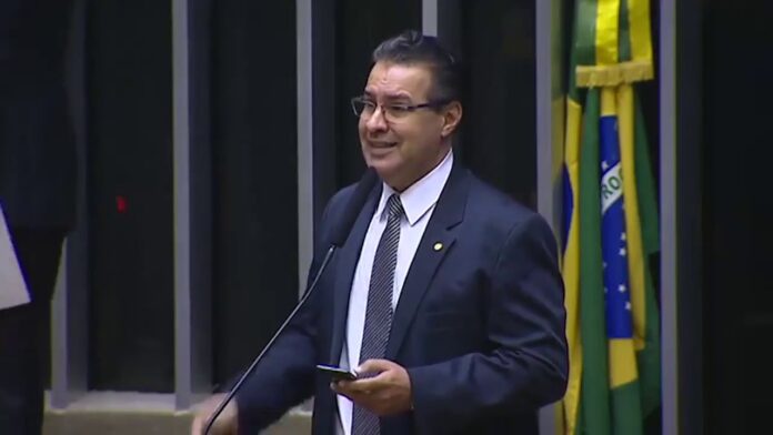 União Brasil vai perder 25 deputados para o PL ainda em março, diz capitão