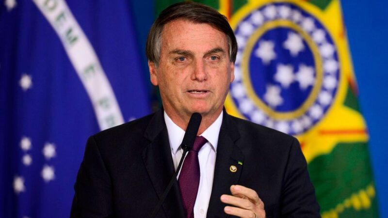 Bolsonaro lança programas voltados às mulheres em busca de eleitorado feminino