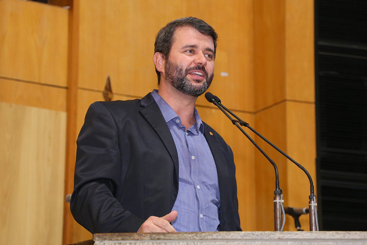 Nésio Fernandes é empossado como presidente do Conselho Nacional dos Secretários de Saúde