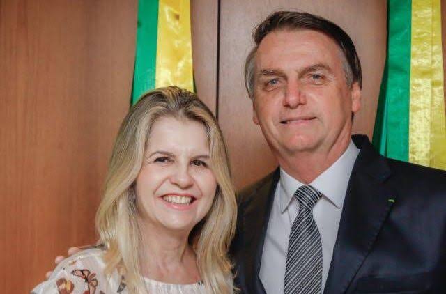 Soraya Manato entrega ofício a Bolsonaro para realização de motociata em apoio ao governo