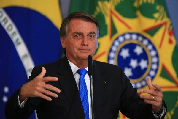 Bolsonaro cogita reestruturar carreiras da PRF e Depen