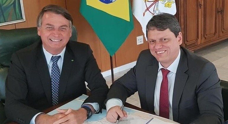 Tarcísio de Freitas sobre presidente, “coloco minha cara no fogo pelo presidente Bolsonaro”