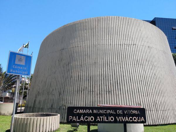 Projeto de lei que proíbe utilização de banheiro unissex é apresentado por vereadores de Vitória