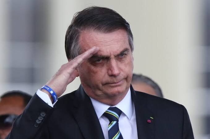 Bolsonaro volta a falar sobre Fachin e Forças Armadas