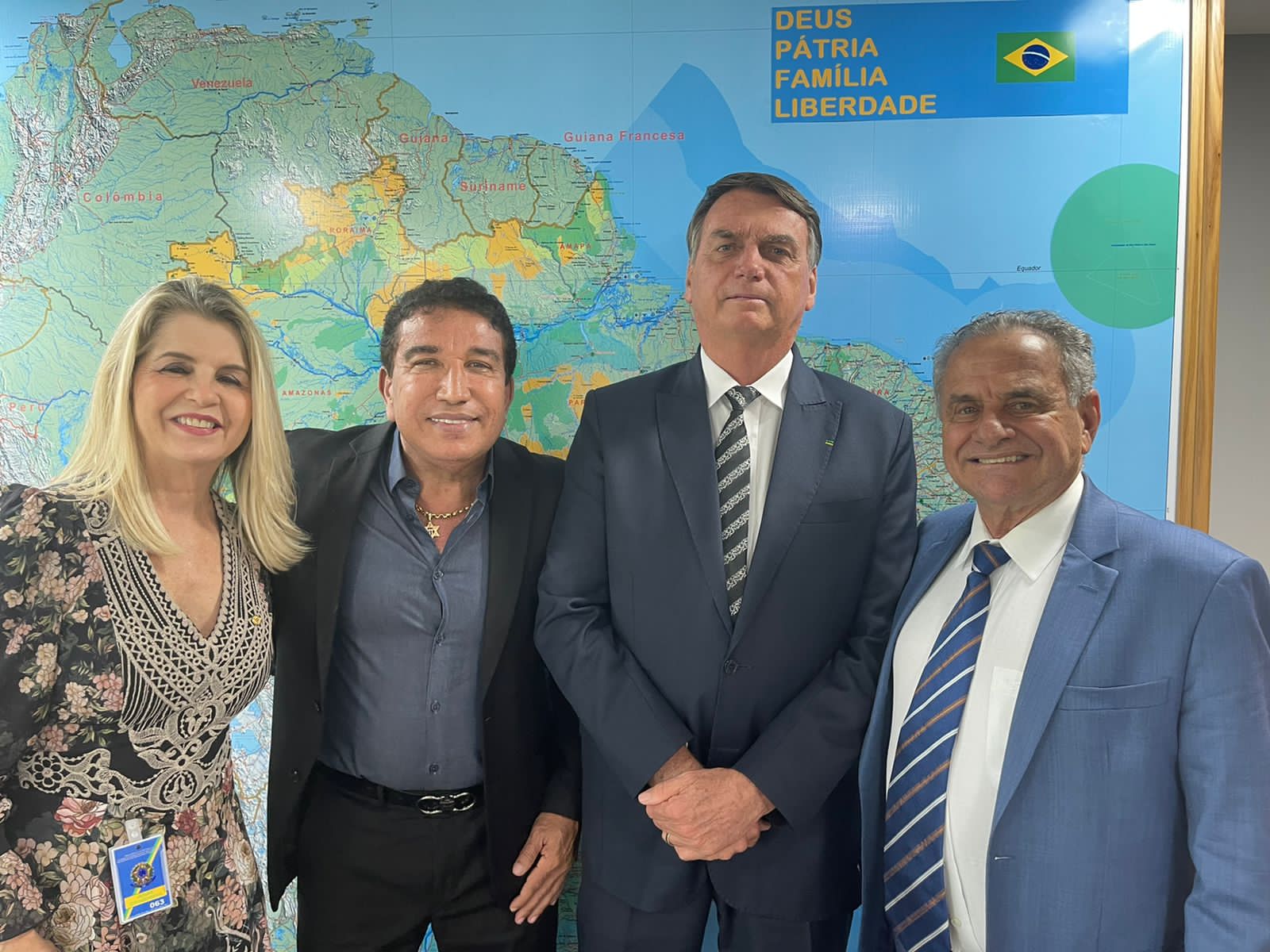 Em reunião no Palácio do Planalto nesta quarta, Bolsonaro reforça apoio a Manato e deseja sucesso aos capixabas