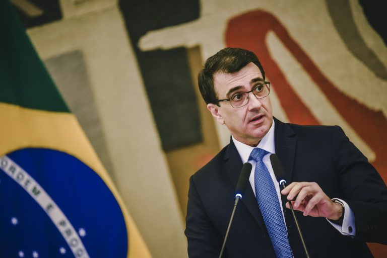 “Não tem motivo para trocar nenhum ministro”, diz Bolsonaro sobre Carlos França