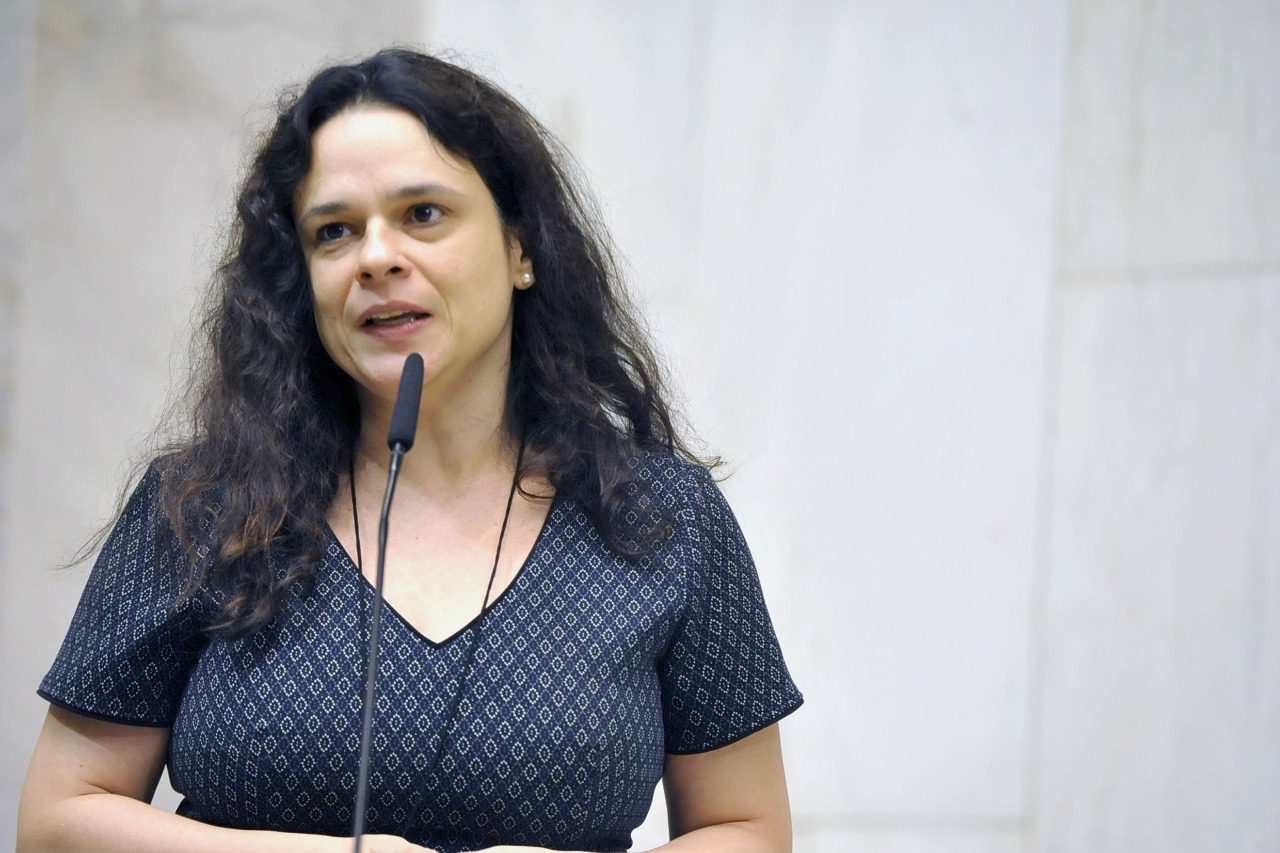Briga de Bolsonaro com STF ‘é teatro’ afirma Janaina Paschoal alfinetando Pontes
