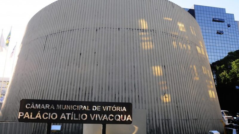Em Vitória dois vereadores se licenciam do cargo para disputar as eleições