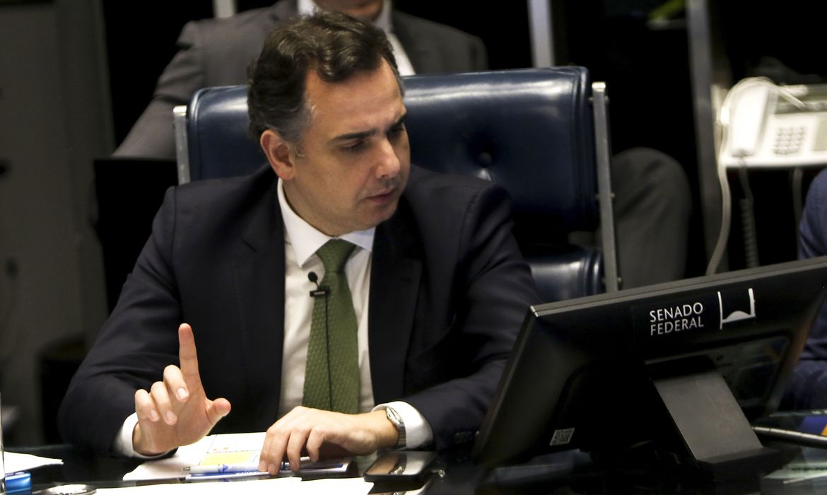 Rodrigo Pacheco critica ataques ao STF, mas defende discussão sobre mudanças