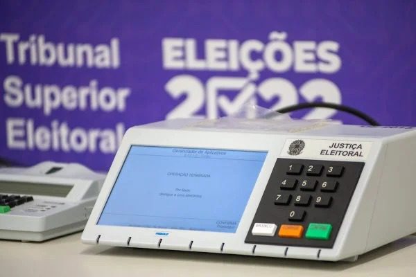 O Tribunal Superior Eleitoral encerrou nesta sexta-feira (2) a cerimônia de assinatura digital e a lacração dos sistemas eleitorais