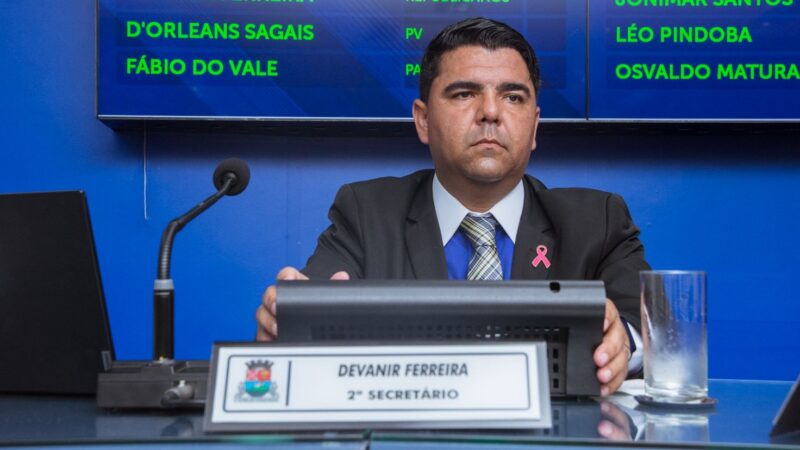 Devanir Ferreira defende religiosos na política e crítica atos de repúdio contra igreja