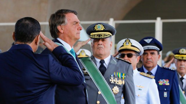 Após Moraes negar ação contra urnas, Bolsonaro recebeu chefes das Forças Armadas no Palácio da Alvorada