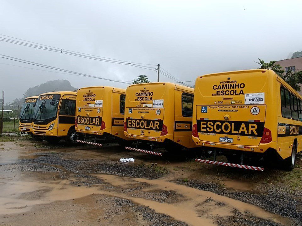 Sedu entrega novos ônibus escolares ao município de Vargem Alta