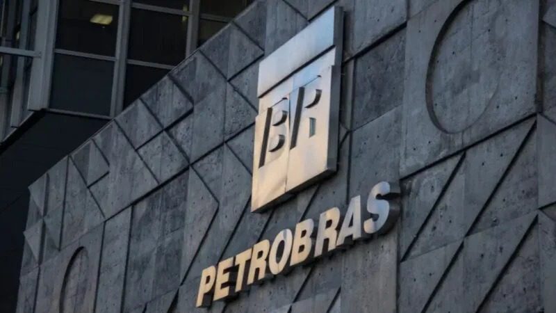Petrobras registra maior queda nas ações desde 1989 após indicações e mudanças feitas por Lula 