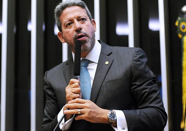 ‘Cada um responde pelo que faz’, diz Arthur Lira sobre eventual punição a Bolsonaro por incentivar atos