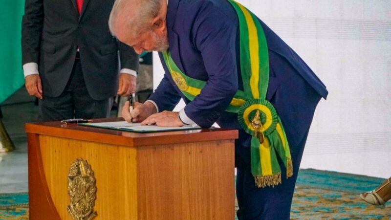 Publicados 11 decretos com ‘revogaço’ de Lula