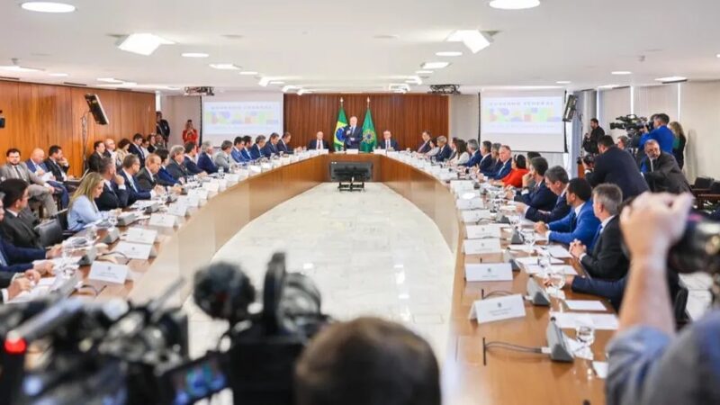 Lula faz discurso de pacificação a governadores