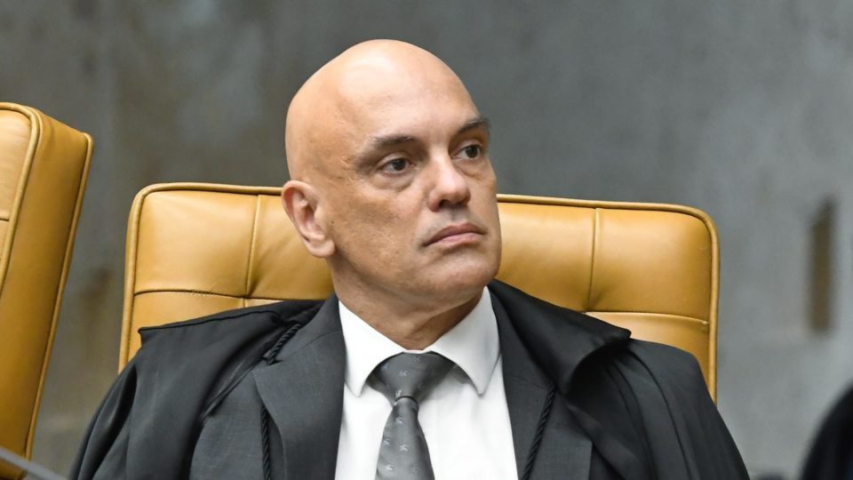 Moraes rejeita suspender posse de deputados por eventual envolvimento em atos golpistas