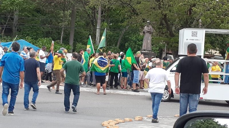 Bolsonaristas desmontam acampamento na Prainha durante posse de Lula