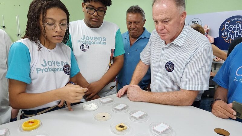 Ano letivo começa com certificação de Escola do Futuro em cinco unidades de ensino