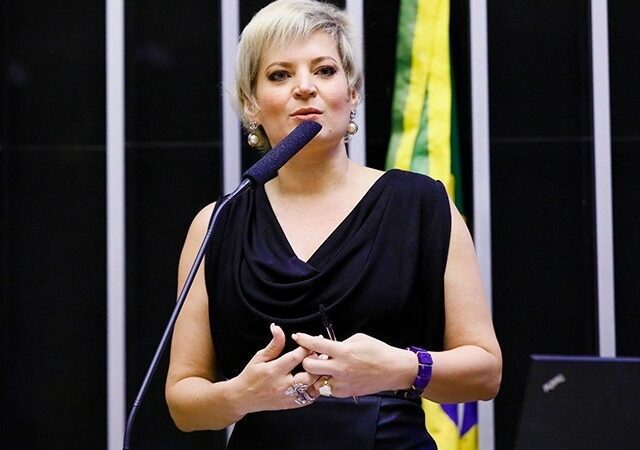 Joice Hasselmann é expulsa do PSDB por decisão unânime