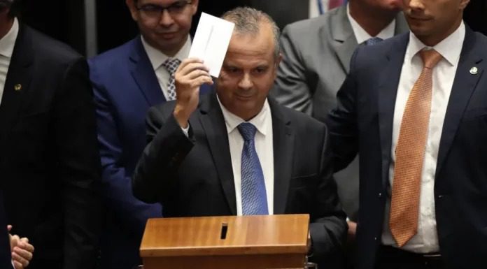 Marinho vai liderar à oposição no Senado
