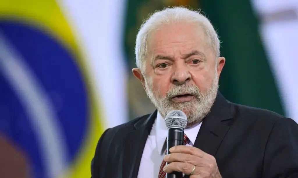 Lula diz estar otimista com País