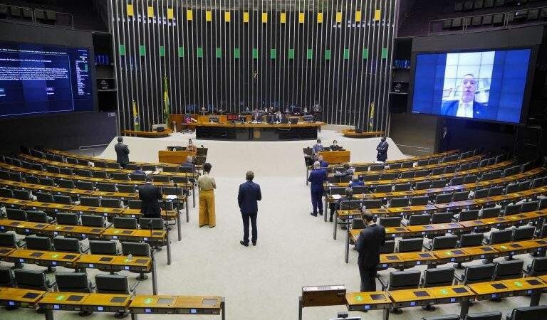 Deputados vão se revezar no comando da “Frente Evangélica”