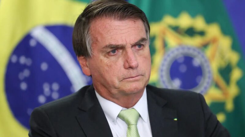 Bolsonaro volta ao Brasil para liderar a oposição contra Lula