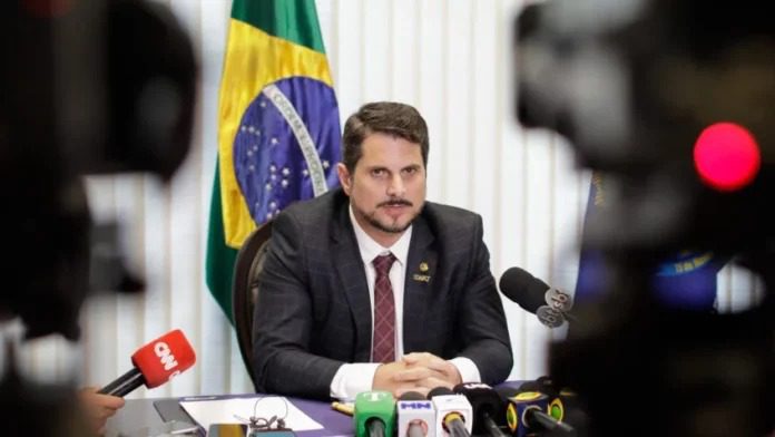 Marcos do Val é o único senador capixaba em movimento por Bolsonaro na atual conjuntura; e o esforço concentrado na CPMI de 8/1