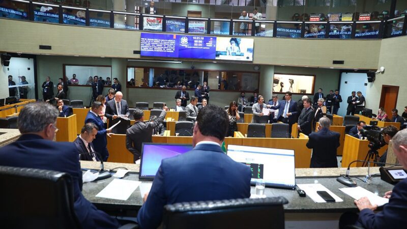 Assembleia aprova quatro propostas de aumento salarial para os servidores estaduais