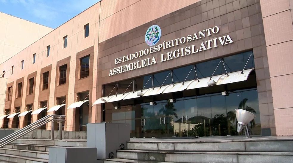 Deputados vão votar reajuste nos salários do governador, vice e secretários de Estado