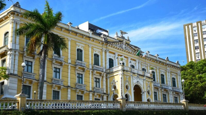 Casagrande anuncia reajuste no auxílio-alimentação dos servidores do ES