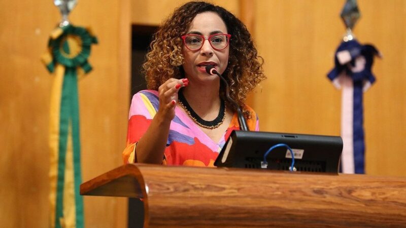 Camila Valadão destaca lutas da comunidade LGBTQIAP+