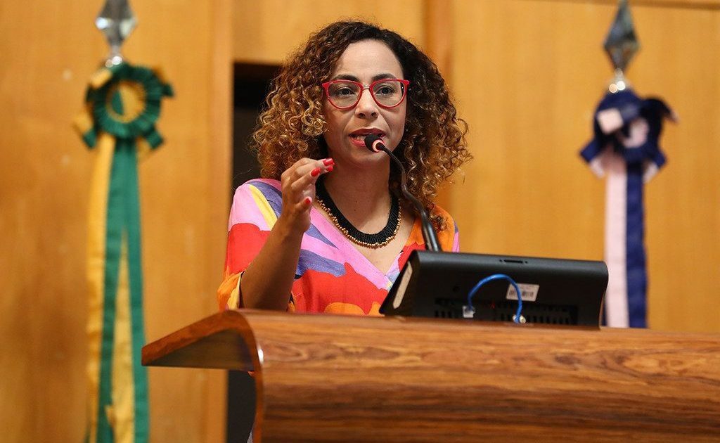 Camila Valadão destaca lutas da comunidade LGBTQIAP+