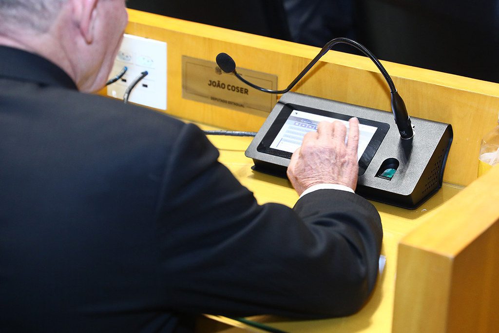 Deputados estaduais aprovaram orçamento de 2024 na sessão ordinária da Assembleia Legislativa