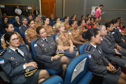 Marcelo Santos presta homenagem para mulheres que atuam na segurança pública do Espírito Santo