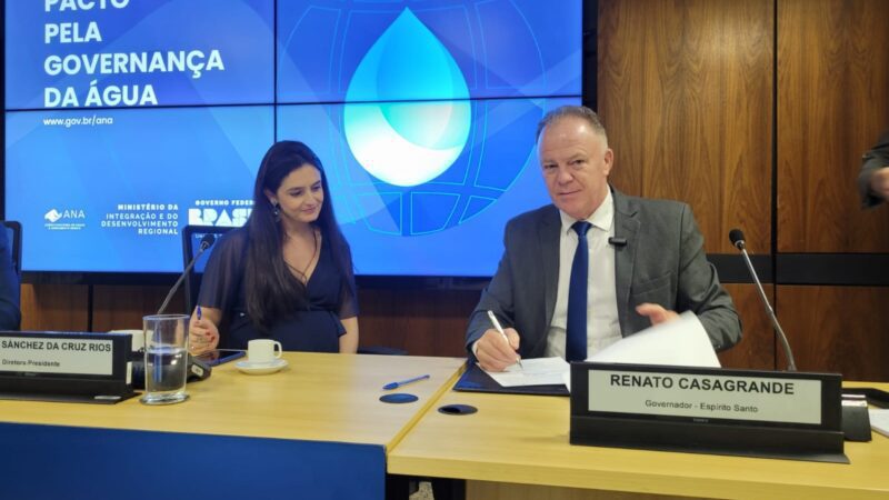 Governador Casagrande assina pacto pela governança da água no Estado