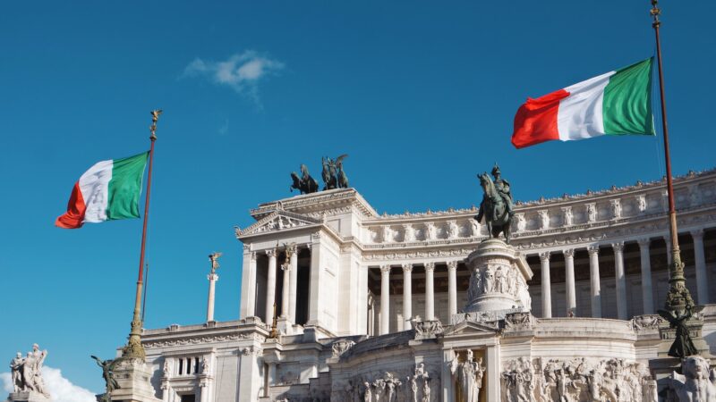 Parlamento da Itália aprova projeto de lei que endurece punição à barriga de aluguel
