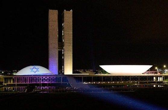 Bandeira de Israel Ilumina a Cúpula do Senado em Brasília em Gesto de Solidariedade
