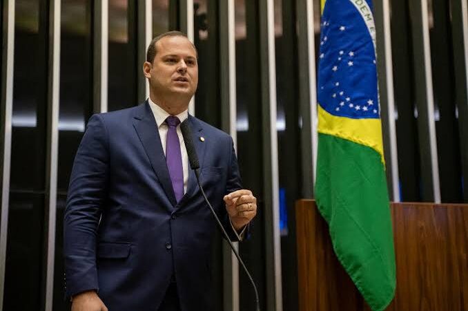 Eficiência Legislativa: Dr. Victor Linhalis Apoia Projeto de Cobrança por WhatsApp