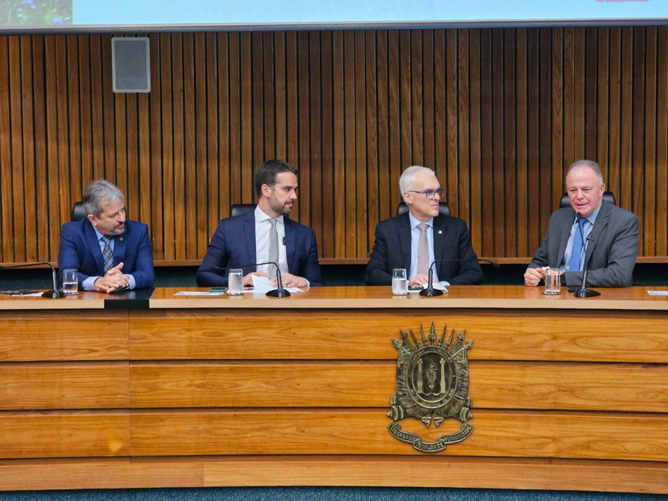 Governador Renato Casagrande participa de seminário sobre mudanças climáticas no Rio Grande do Sul