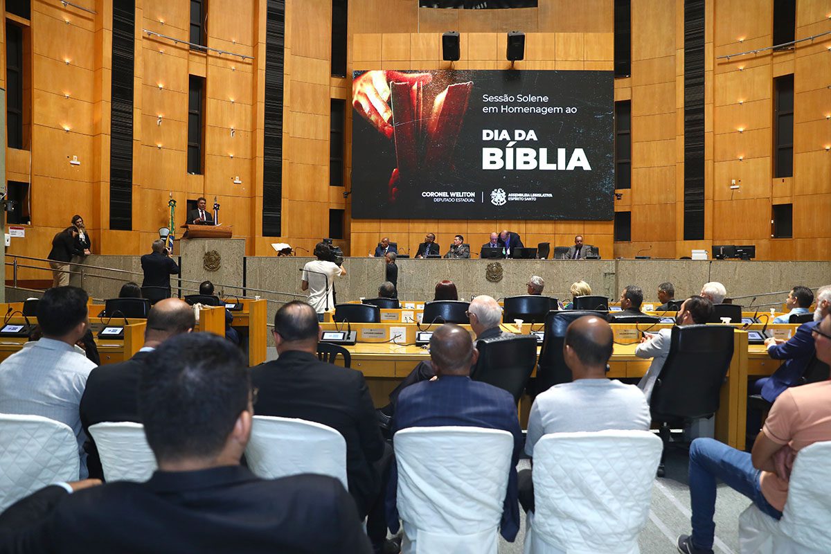 Sessão solene celebra o Dia da Bíblia