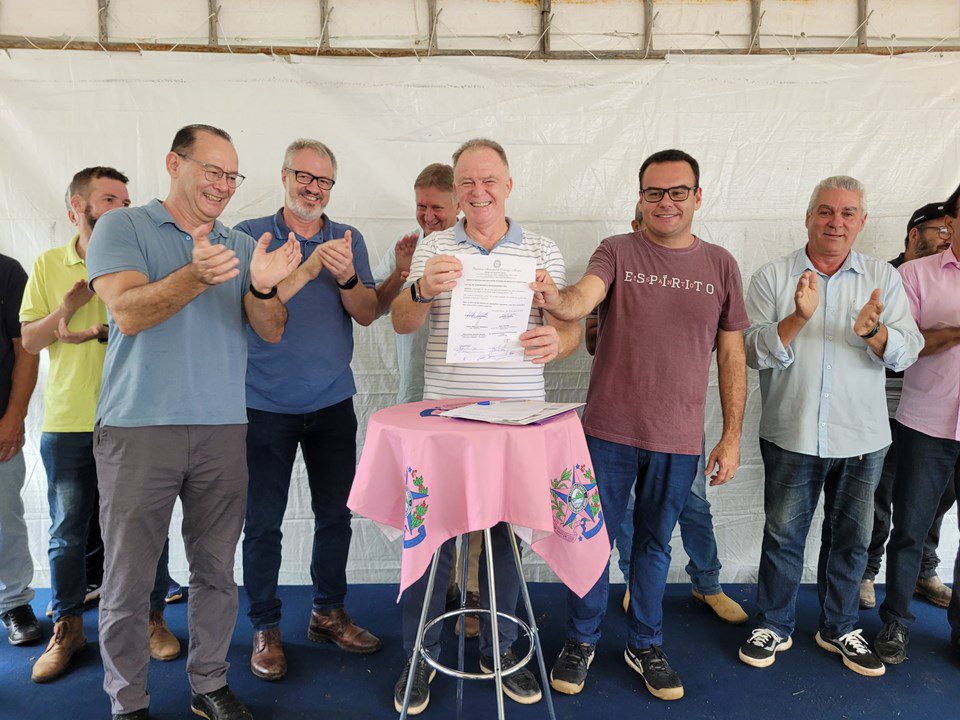 Governo do Estado assina Ordem de Serviço para calçamento rural na comunidade de São Miguel, Domingos Martins