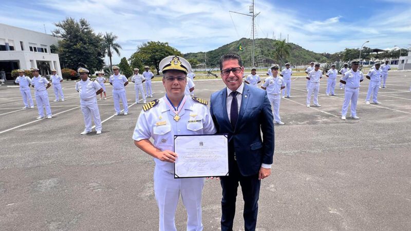 Assembleia homenageia comandante da Marinha