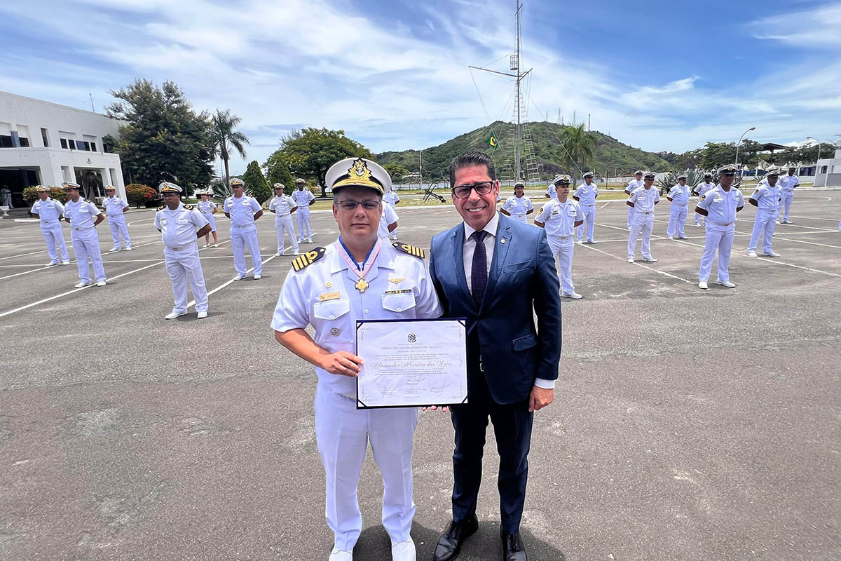 Assembleia homenageia comandante da Marinha