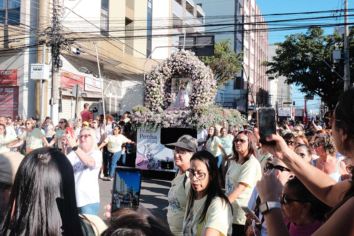 Último dia do Oitavário da Festa da Penha reúne mulheres em celebração