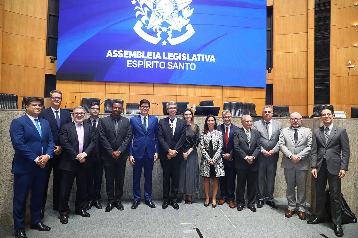 Membros do TRF e MPF são homenageados